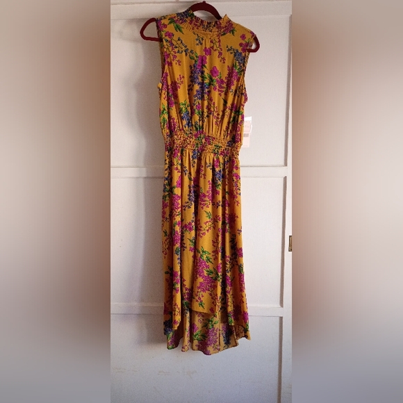 Dresses & Skirts - Floral Yellow Sleeveless Dress